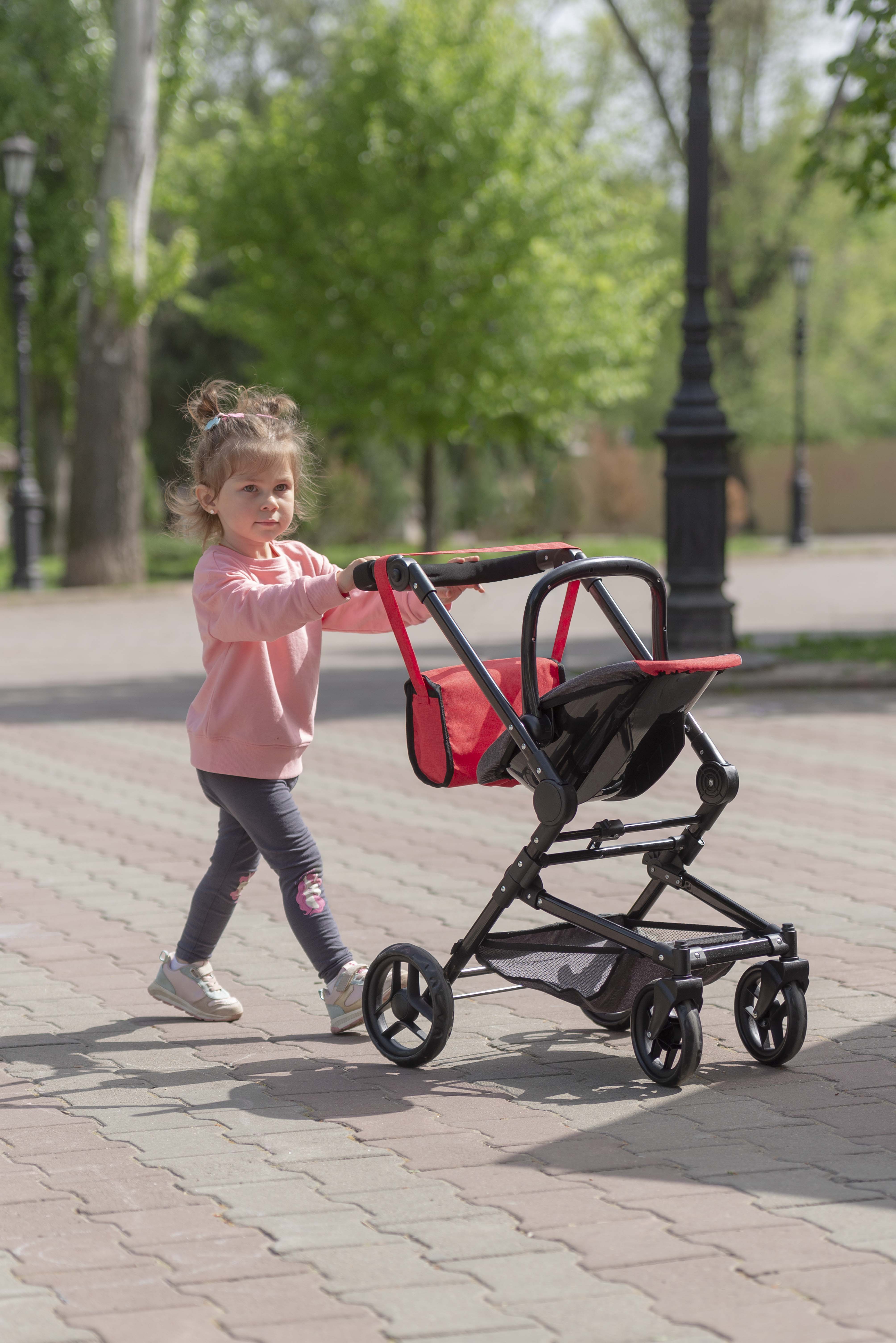 Mom, the stroller, and me. Five stories about almost adult life 6