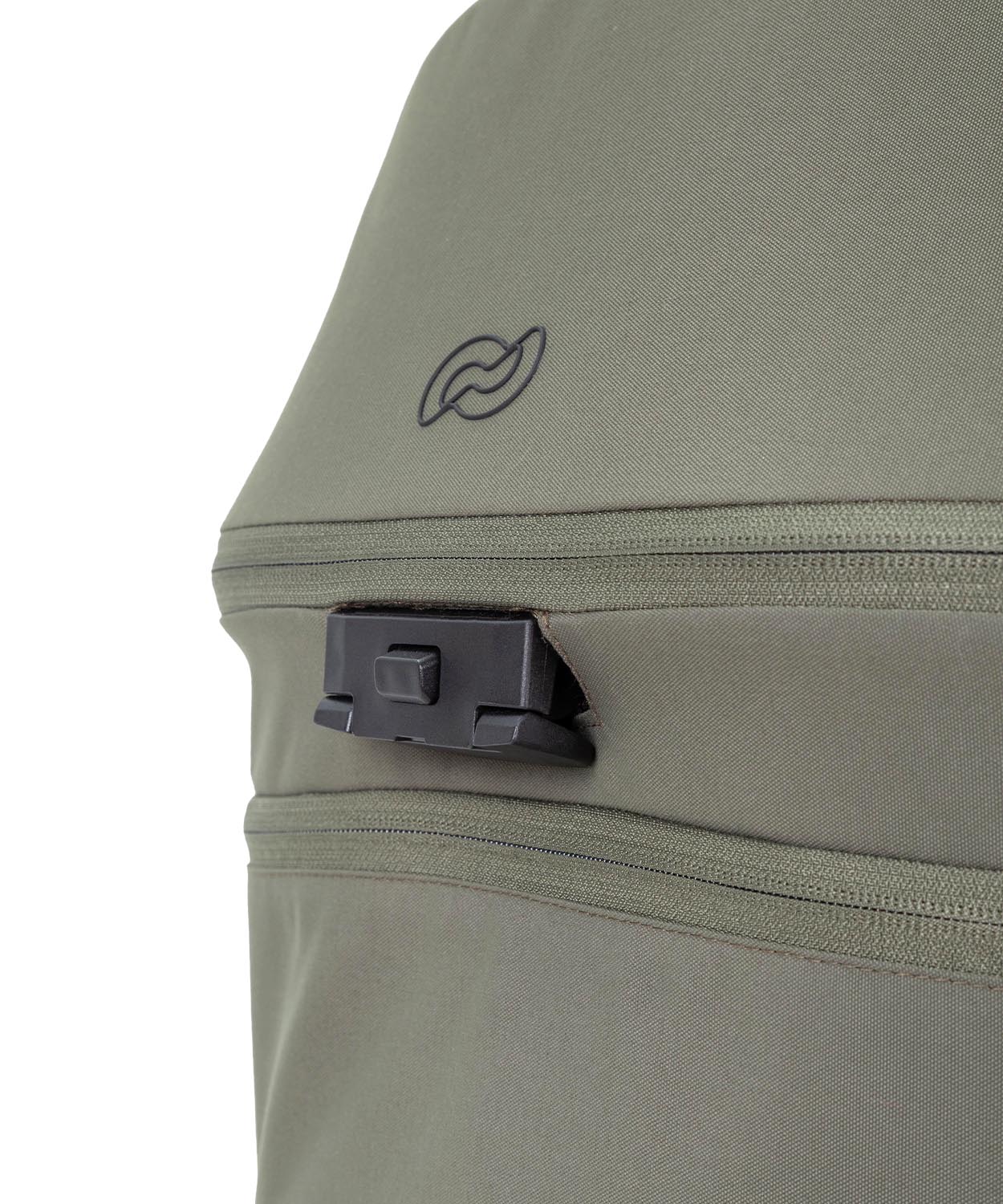 Универсальная коляска Magia 2 в 1 2025 Кнопка сложения люльки.