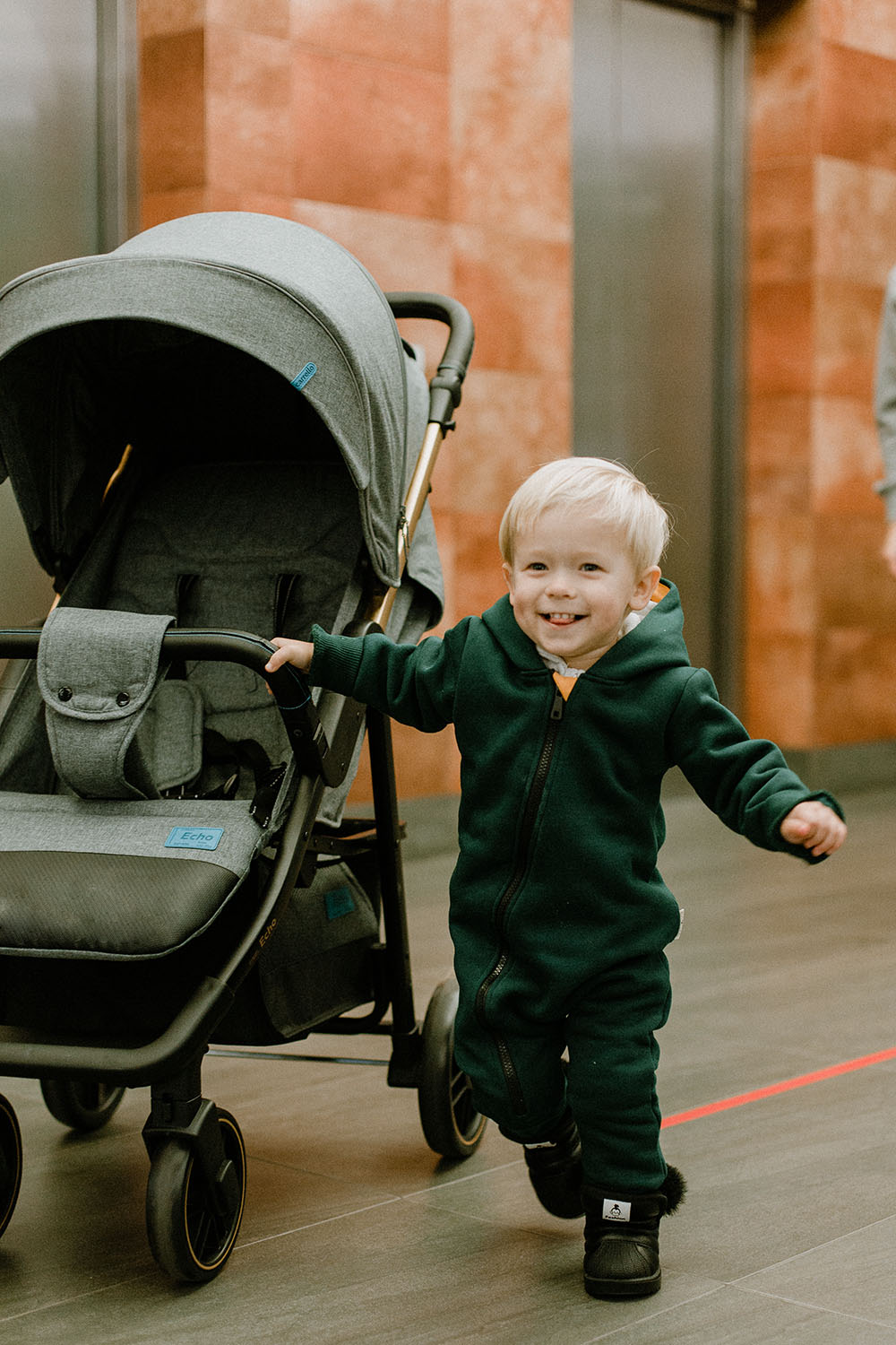 How to teach a child to sit, crawl and walk. Top secret
