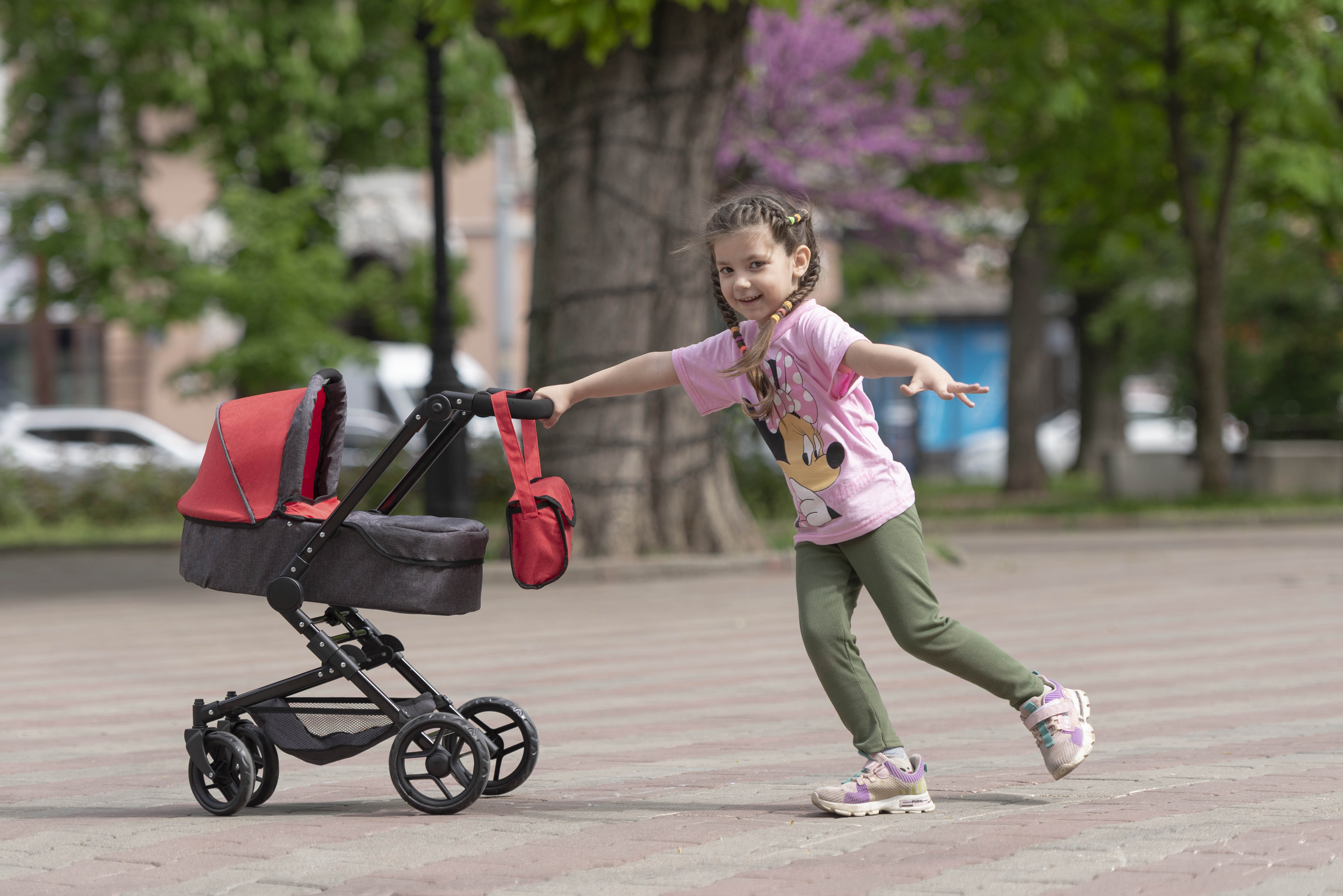 Mom, the stroller, and me. Five stories about almost adult life